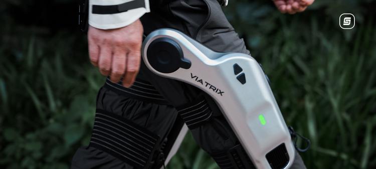 当科幻照进现实：傲鲨首款消费级外骨骼机器人 VIATRIX 惊艳亮相 WAIC 2025